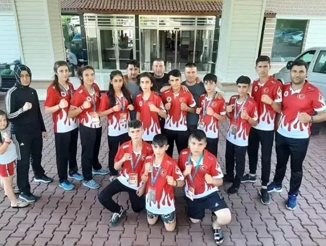 Kayserili Muaythaicilerden Dünya Şampiyonası'nda Madalyalara Ambargo Kayserili Muaythaicilerden Dünya Şampiyonası'nda Madalyalara Ambargo