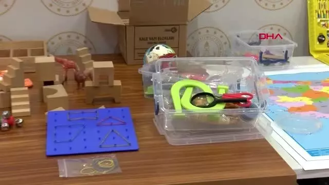 Kırsal kesimdeki çocuklar için 'oyun sandığı' eğitim seti Kırsal kesimdeki çocuklar için 'oyun sandığı' eğitim seti