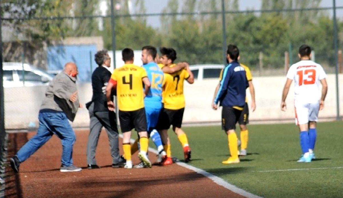 Kulüp Başkanı, futbolcusunu dövdü