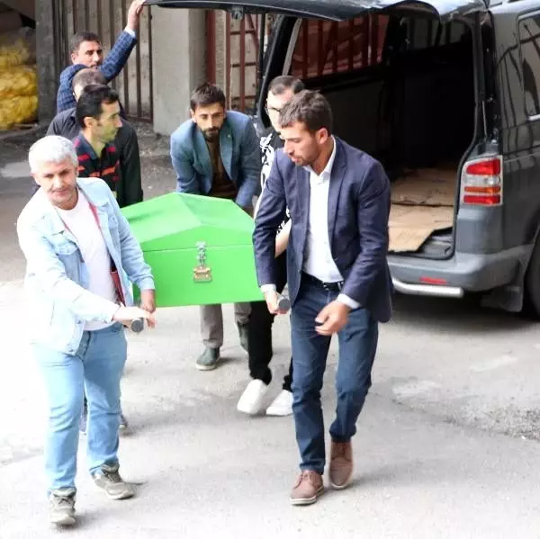 Kumayı kabul etmeyen 11 çocuğunun annesi ile kızını öldürdü