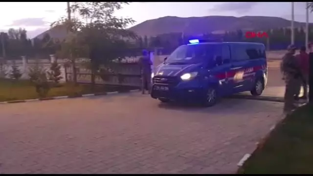Kumayı kabul etmeyen 11 çocuğunun annesi ile kızını öldürdü