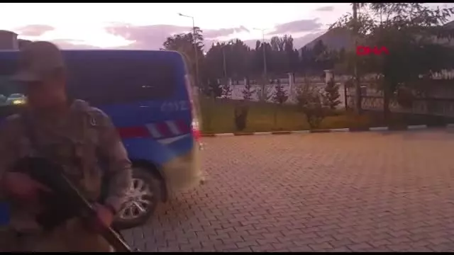 Kumayı kabul etmeyen 11 çocuğunun annesi ile kızını öldürdü