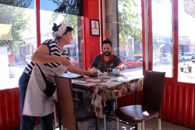(Özel) Okuma-yazma bilmeden kendi işinin patronu oldu (Özel) Okuma-yazma bilmeden kendi işinin patronu oldu