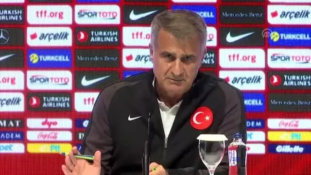 Şenol Güneş: 'Biz herkesi kucaklayan bir takımız' Şenol Güneş: 'Biz herkesi kucaklayan bir takımız'