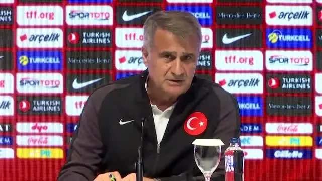 Şenol Güneş: 'Biz herkesi kucaklayan bir takımız' Şenol Güneş: 'Biz herkesi kucaklayan bir takımız'