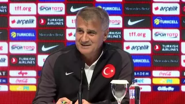Şenol Güneş: 'Biz herkesi kucaklayan bir takımız' Şenol Güneş: 'Biz herkesi kucaklayan bir takımız'