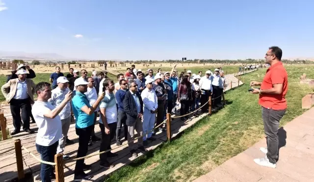 'Söğüt'ten Ahlat'a Kutlu Yolculuk' 'Söğüt'ten Ahlat'a Kutlu Yolculuk'