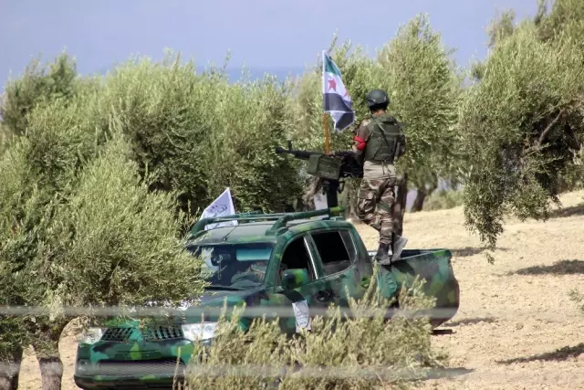 Suriye Geçici Hükümetine bağlı Suriye Milli Ordusu'ndan PYD-PKK'ya gözdağı Suriye Geçici Hükümetine bağlı Suriye Milli Ordusu'ndan PYD-PKK'ya gözdağı