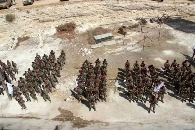 Suriye Geçici Hükümetine bağlı Suriye Milli Ordusu'ndan PYD-PKK'ya gözdağı Suriye Geçici Hükümetine bağlı Suriye Milli Ordusu'ndan PYD-PKK'ya gözdağı