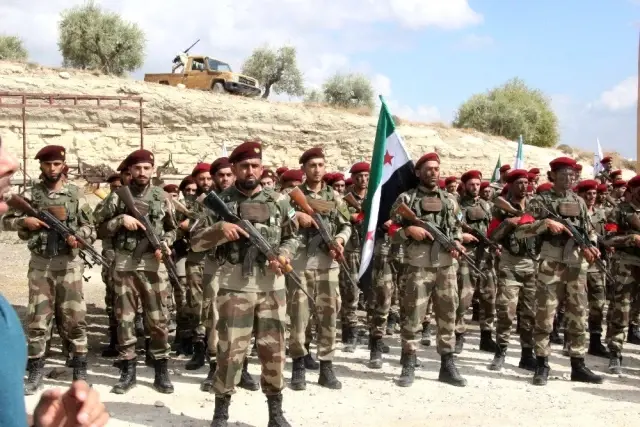 Suriye Geçici Hükümetine bağlı Suriye Milli Ordusu'ndan PYD-PKK'ya gözdağı Suriye Geçici Hükümetine bağlı Suriye Milli Ordusu'ndan PYD-PKK'ya gözdağı