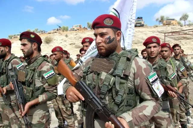 Suriye Geçici Hükümetine bağlı Suriye Milli Ordusu'ndan PYD-PKK'ya gözdağı Suriye Geçici Hükümetine bağlı Suriye Milli Ordusu'ndan PYD-PKK'ya gözdağı
