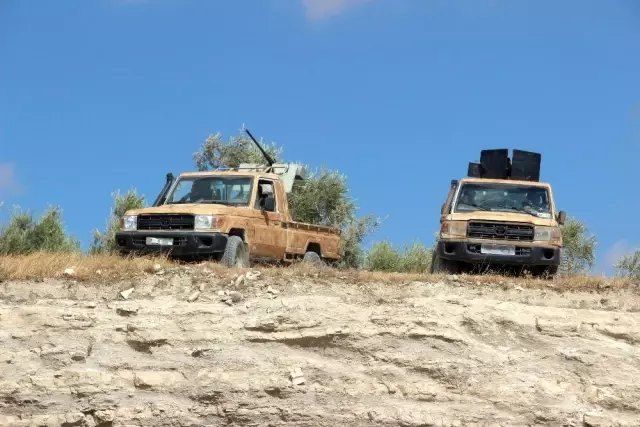 Suriye Geçici Hükümetine bağlı Suriye Milli Ordusu'ndan PYD-PKK'ya gözdağı Suriye Geçici Hükümetine bağlı Suriye Milli Ordusu'ndan PYD-PKK'ya gözdağı