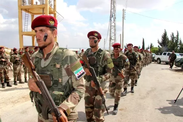 Suriye Geçici Hükümetine bağlı Suriye Milli Ordusu'ndan PYD-PKK'ya gözdağı Suriye Geçici Hükümetine bağlı Suriye Milli Ordusu'ndan PYD-PKK'ya gözdağı