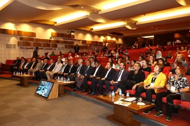 Tasarım Günlerinde Gaziantep'te Ünlüler Geçidi Tasarım Günlerinde Gaziantep'te Ünlüler Geçidi
