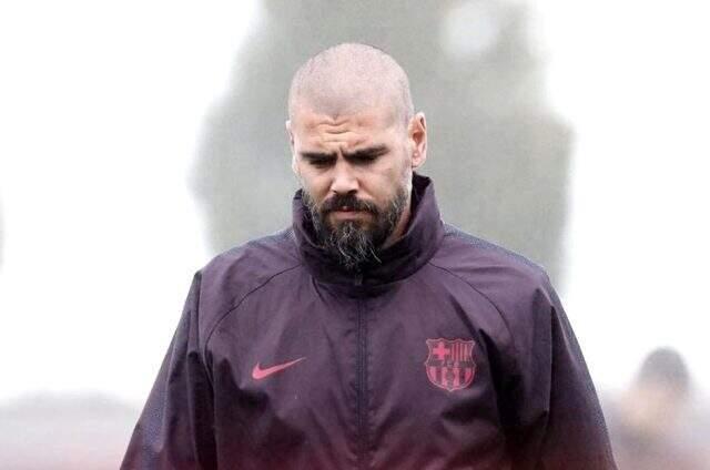 Victor Valdes Barcelona'dan kovuldu