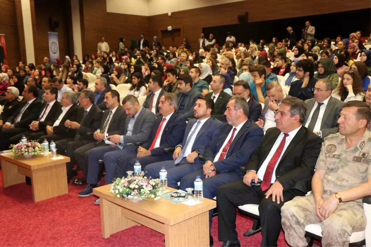 Anadolu Mektebi'nde 2 bin 500 öğrenci Necip Fazıl Kısakürek'i tanıdı