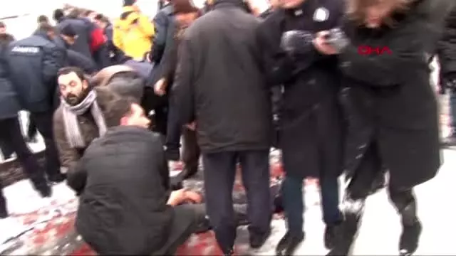 Ataköy'deki tente faciası mağduru domino taşı gibi tenteler üzerimize düştü Ataköy'deki tente faciası mağduru domino taşı gibi tenteler üzerimize düştü