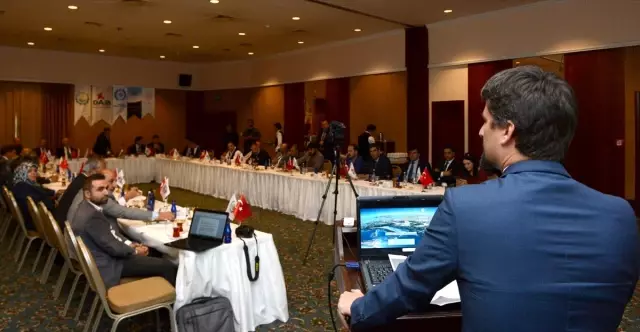 'Avroya geçmedik, geçmeyeceğiz' 'Avroya geçmedik, geçmeyeceğiz'