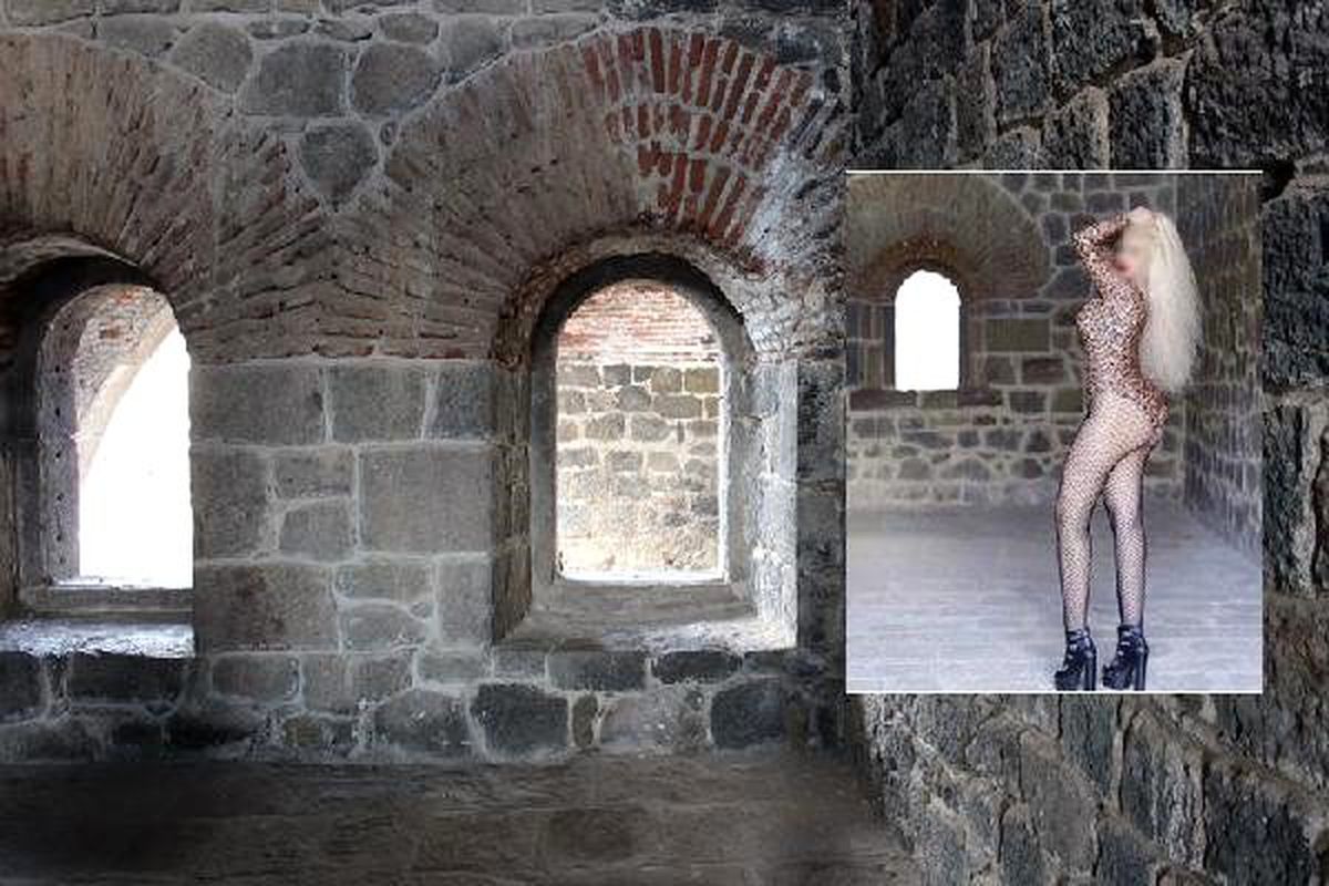 Aziziye Tabyası'nda mayolu fotoğraf çektiren kadın gözaltına alındı
