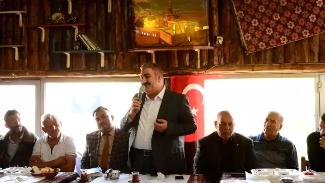 Başkan Sunar, esnafla bir araya geldi Başkan Sunar, esnafla bir araya geldi