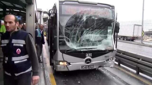 İstanbul'da metrobüs kazası: Yaralılar var