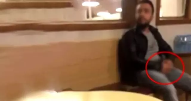 Kadıköy vapurunda kadınlara bakarak mastürbasyon yapan sapık, il değiştirmesine rağmen yakalandı Kadıköy vapurunda kadınlara bakarak mastürbasyon yapan sapık, il değiştirmesine rağmen yakalandı