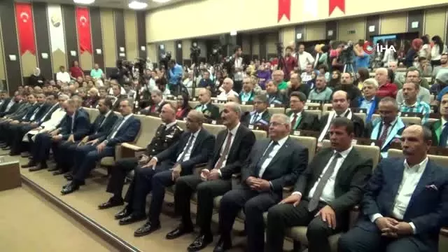 'Kim Milyoner Olmak İster' adlı yarışmada 1 milyon kazanan Arda'ya KSÜ'den onur ödülü 'Kim Milyoner Olmak İster' adlı yarışmada 1 milyon kazanan Arda'ya KSÜ'den onur ödülü