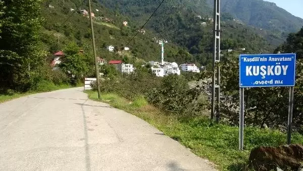 'Kuş dili' ile istiklal marşı okuyorlar 'Kuş dili' ile istiklal marşı okuyorlar