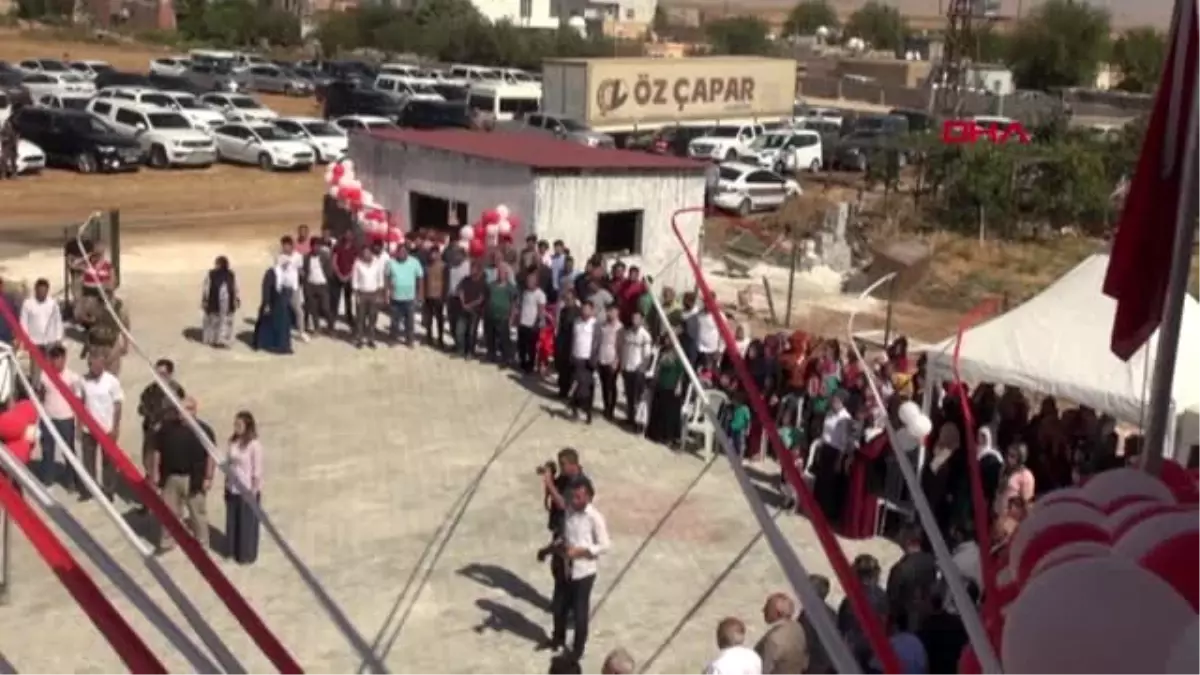 Mardin köyünde, anne- babası adına okul yaptırdı