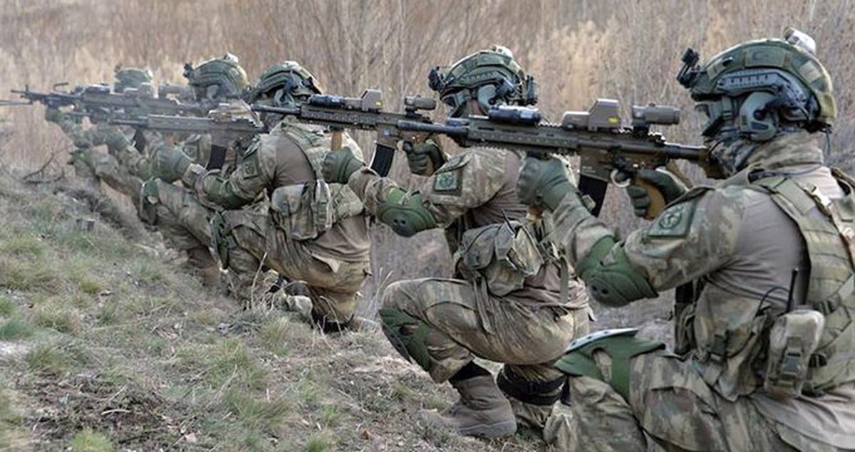 Milli Savunma Bakanlığı'ndan 'komando' paylaşımı: Engel tanımaz aşarız