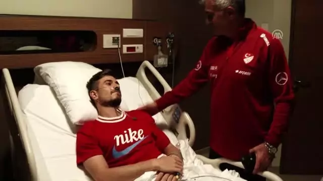 Milli takımdan Dorukhan Toköz'e geçmiş olsun ziyareti Milli takımdan Dorukhan Toköz'e geçmiş olsun ziyareti