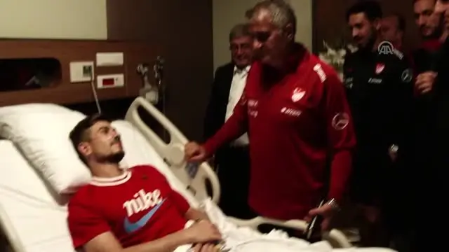 Milli takımdan Dorukhan Toköz'e geçmiş olsun ziyareti Milli takımdan Dorukhan Toköz'e geçmiş olsun ziyareti