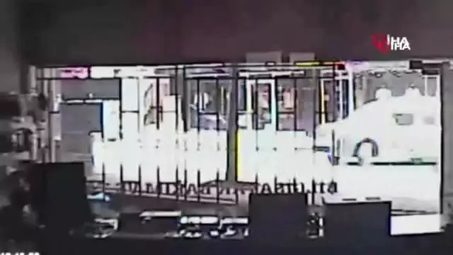 Motosiklet sürücüsünün ayağının koptuğu kazanın görüntüleri ortaya çıktı Motosiklet sürücüsünün ayağının koptuğu kazanın görüntüleri ortaya çıktı