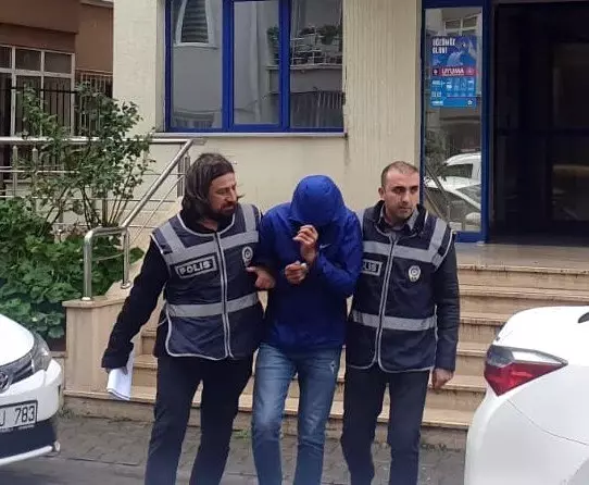 Sapık fotoğrafçı stüdyoya gizli kamera koyup çalışanları ve müşterileri kaydetti Sapık fotoğrafçı stüdyoya gizli kamera koyup çalışanları ve müşterileri kaydetti