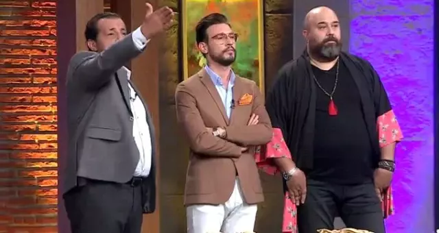Şef Mehmet Yalçınkaya, jürinin kararını sorgulayan yarışmacı Mustafa'yı stüdyodan kovdu Şef Mehmet Yalçınkaya, jürinin kararını sorgulayan yarışmacı Mustafa'yı stüdyodan kovdu