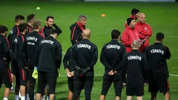 Şenol Güneş'ten uyarılar! Milli Takım... Şenol Güneş'ten uyarılar! Milli Takım...