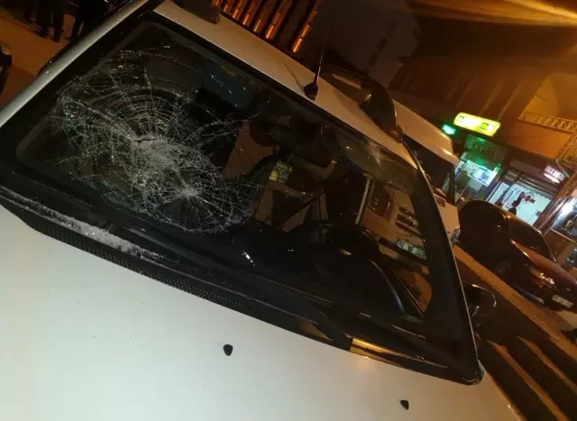 Seyyar satıcılardan zabıtaya saldırı