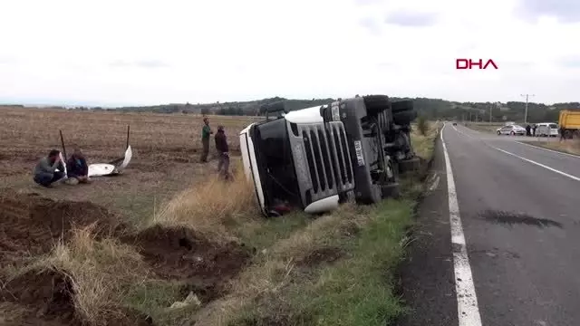 Tekirdağ kömür yüklü tır devrildi 1 yaralı Tekirdağ kömür yüklü tır devrildi 1 yaralı