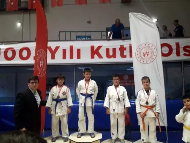 Yunusemreli judocular madalyaları topladı Yunusemreli judocular madalyaları topladı