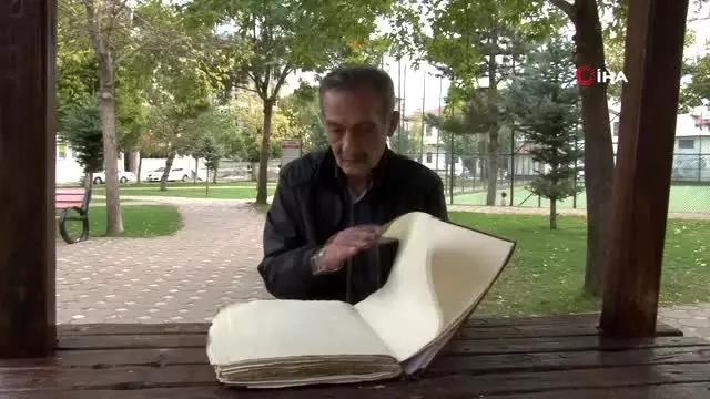 61 yıllık secere defterini torunları için muhafaza ediyor 61 yıllık secere defterini torunları için muhafaza ediyor