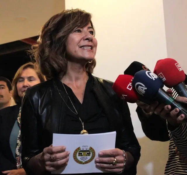 Adalet Bakanı Gül: 'Hukuku her şeyin üstünde gören anlayışta adalet tecelli olur' Adalet Bakanı Gül: 'Hukuku her şeyin üstünde gören anlayışta adalet tecelli olur'