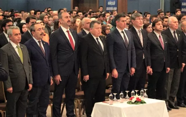 Adalet Bakanı Gül: 'Hukuku her şeyin üstünde gören anlayışta adalet tecelli olur' Adalet Bakanı Gül: 'Hukuku her şeyin üstünde gören anlayışta adalet tecelli olur'
