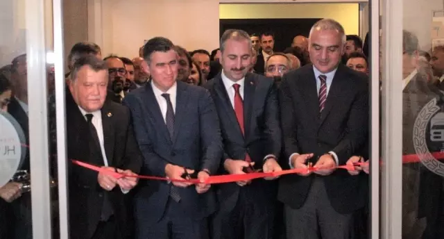 Adalet Bakanı Gül: 'Hukuku her şeyin üstünde gören anlayışta adalet tecelli olur' Adalet Bakanı Gül: 'Hukuku her şeyin üstünde gören anlayışta adalet tecelli olur'
