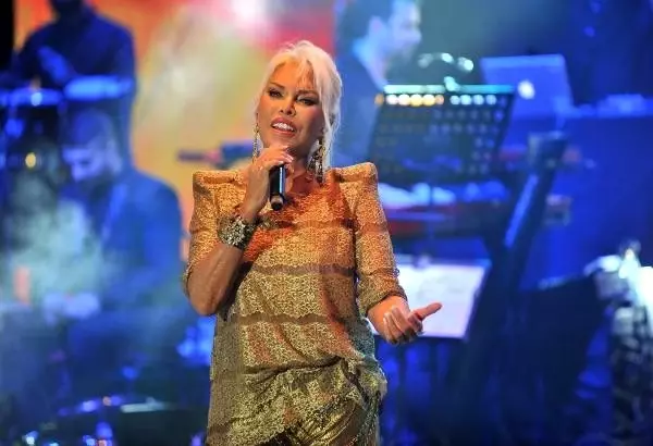 Ajda pekkan bursalıları coşturdu