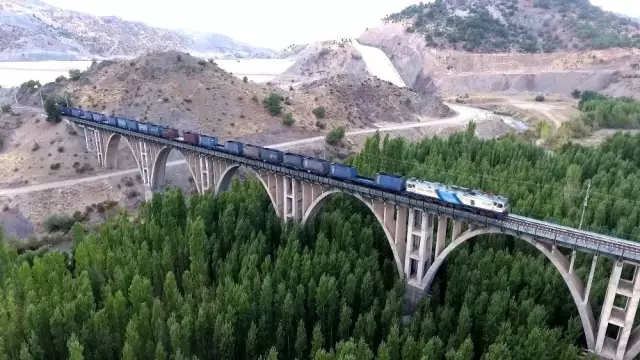 Alman Köprüsü 90 yıldır yük ve yolcu taşıyor Alman Köprüsü 90 yıldır yük ve yolcu taşıyor