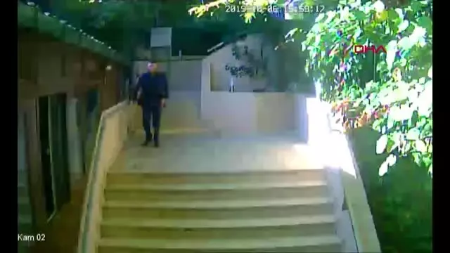 Bakırköy'de kafede bıçakla kovalanan kadını iş yeri sahibi böyle kurtardı