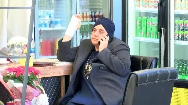 Bakırköy'de kafede bıçakla kovalanan kadını iş yeri sahibi böyle kurtardı Bakırköy'de kafede bıçakla kovalanan kadını iş yeri sahibi böyle kurtardı