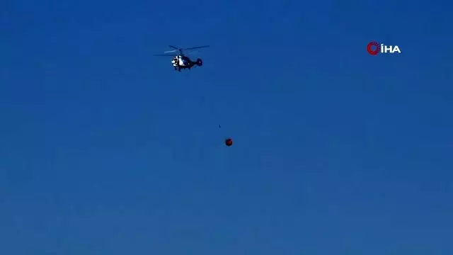 Bakras Kalesi'nde çıkan yangına havadan müdahale Bakras Kalesi'nde çıkan yangına havadan müdahale
