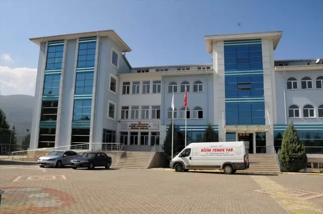 Başkan Akkaya üniversiteli gençlerle buluştu Başkan Akkaya üniversiteli gençlerle buluştu