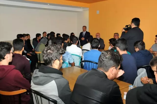 Başkan Akkaya üniversiteli gençlerle buluştu Başkan Akkaya üniversiteli gençlerle buluştu